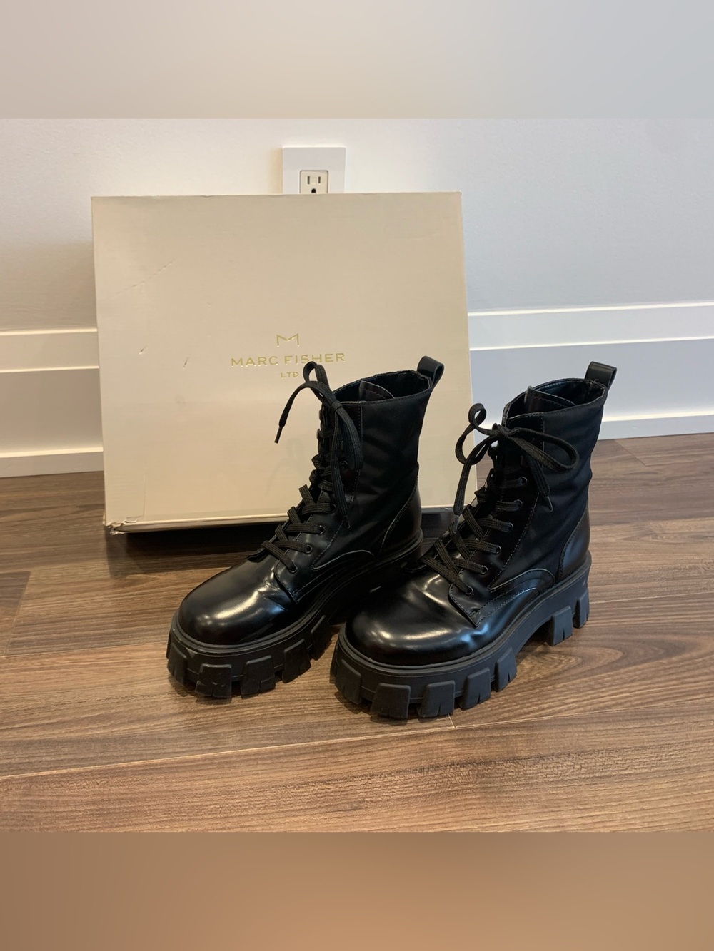 Marc Fisher Happy Combat Lug Sole Lace Up Boots Size 8